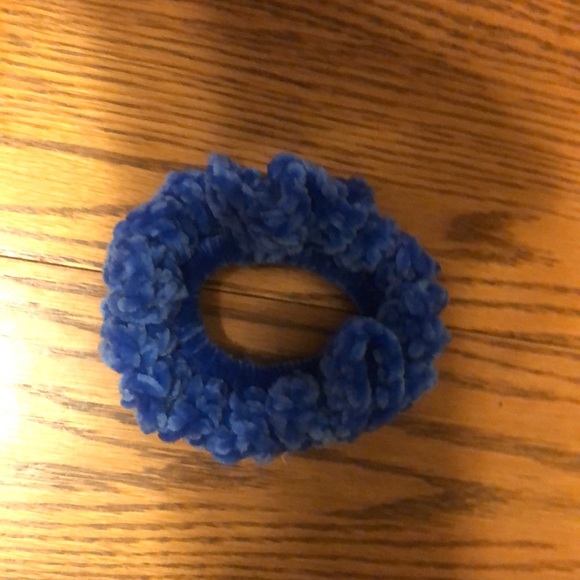 Hair scrunchie - Picture 2 of 4